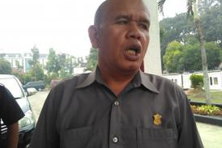Ketua DPRD Pematangsiantar, Eliakim Simanjuntak saat memberikan keterangan kepada wartawan, Rabu (28/10/1015). 