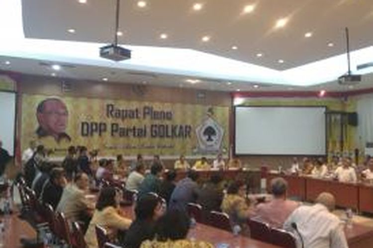 Suasana Rapat Pleno Partai Golkar, di kantor DPP Partai Golkar, Slipi, Jakarta Barat, Senin (24/11/2014)