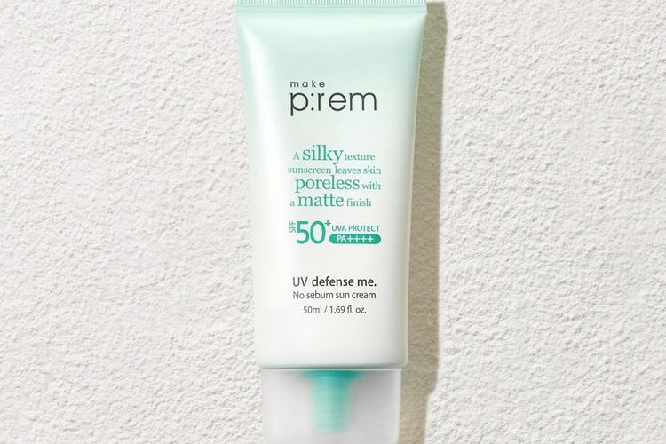 Berikut 7 rekomendasi sunscreen spf 50 yang cocok untuk cuaca panas seperti sekarang.