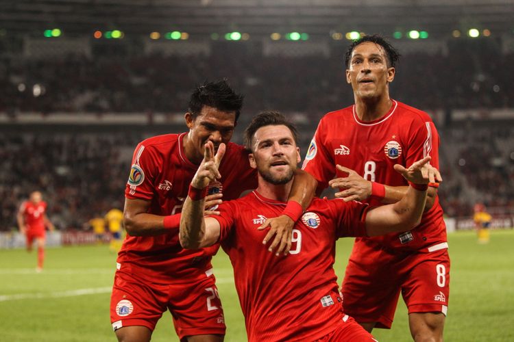 Pemain Persija Jakarta Marko Simic melakukan selebrasi usai mencetak gol ke gawang Tampines Rovers pada laga kedua Grup H Piala AFC di Stadion Utama Gelora Bung Karno, Jakarta, Rabu (28/2/2018). Persija menang telak dengan skor 4-1.