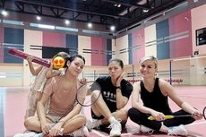 Momen Raisa, Agnez Mo, dan Greysia Polii Main Bulu Tangkis Bareng