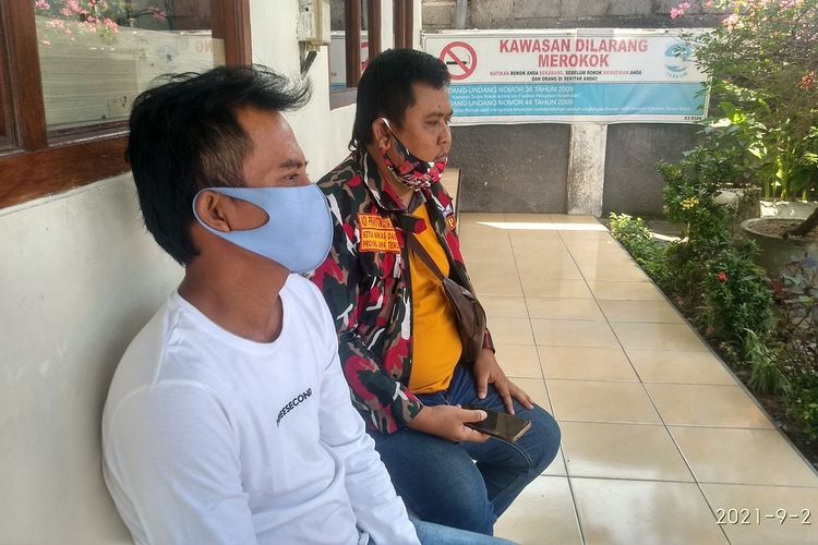 Moh Kamsari, Bapak LV dan Ketua Laskar Merah Putih Markas Daerah Provinsi Jateng Adi Prayitno saat ditemui di Rumah Sakit Panti Rahayu Yakkum Purwodadi, Kabupaten Grobogan, Kamis (2/9/2021).