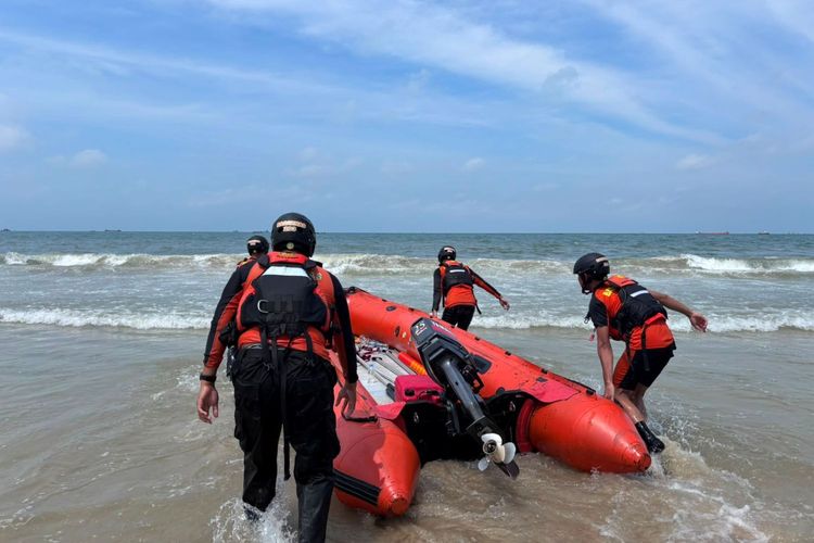 Kapal Nelayan Terbalik Dihantam Ombak di Balikpapan: 3 Selamat, 1 Orang Hilang