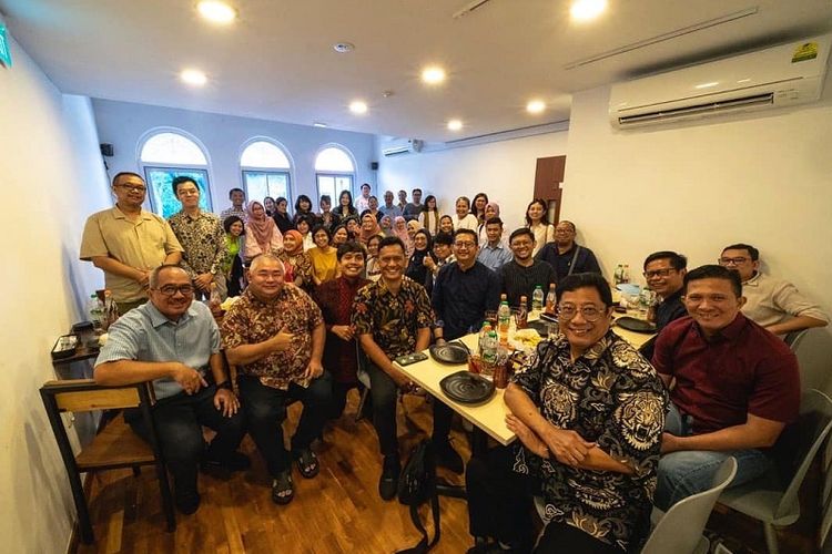 Diaspora Indonesia di Singapura yang tergabung dalam Forum Komunikasi Masyarakat Indonesia di Singapura (FKMIS) menggelar acara kumpul-kumpul dengan Duta Besar Indonesia untuk Singapura Suryo Pratomo, Minggu siang (11/9/2022). Kumpul-kumpul ini adalah yang pertama secara tatap muka tanpa masker sejak Covid-19 mengguncang dunia pada bulan Februari 2020