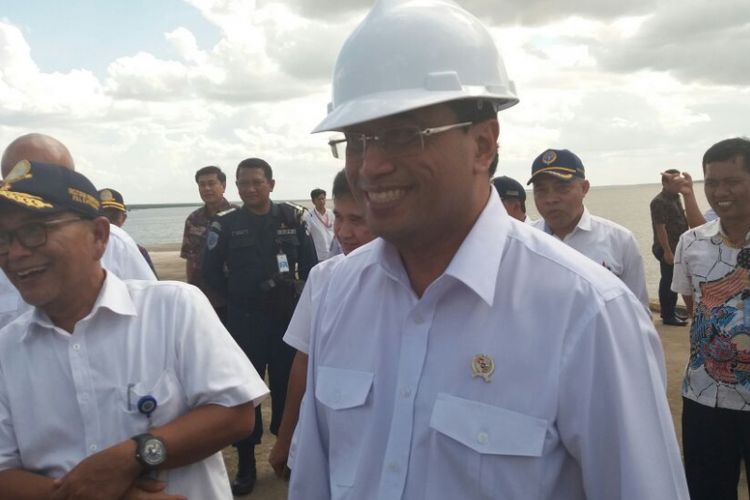 Menteri Perhubungan Budi Karya Sumadi Saat meninjau Pelabuhan Tanjung Api-api, Banyuasin Sumatera Selatan, Sabtu (26/8/201)
