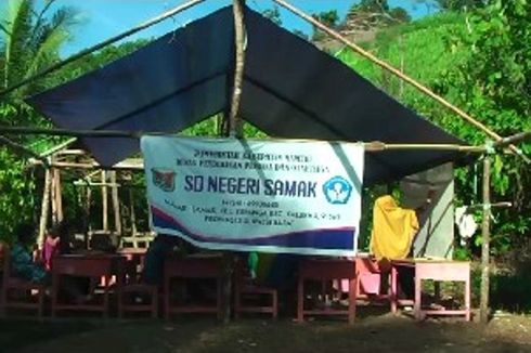 Siswa Korban Banjir Bandang di Mamuju Sekolah Tanpa Alas Kaki dan Seragam, Sekolah Darurat Terbuat dari Terpal