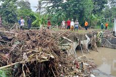 2 Jembatan Penghubung Antar Desa di Banyuwangi Putus Diterjang Banjir