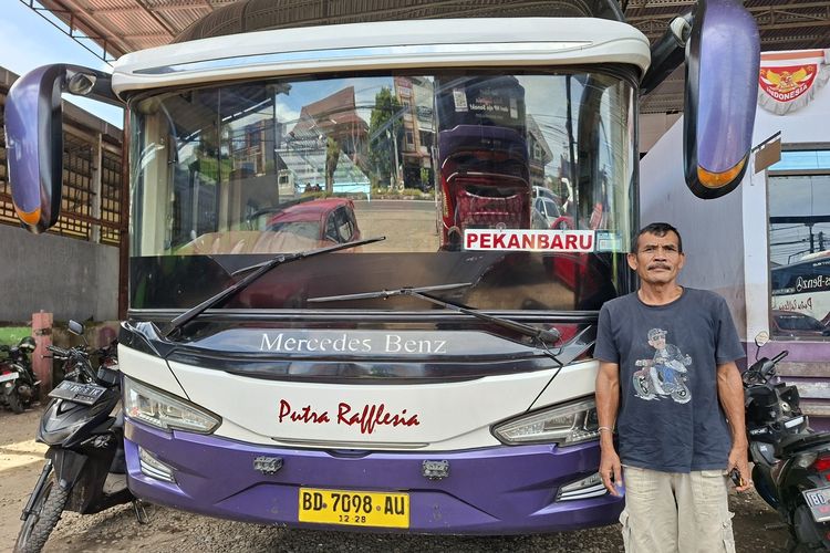 Cerita Mr Kopral Puluhan Tahun Sopiri Bus AKAP di Sumatera, Pernah Terjun ke Jurang Saat 