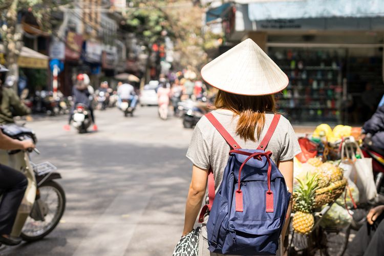 ILUSTRASI - Pelancong di Hanoi, Vietnam