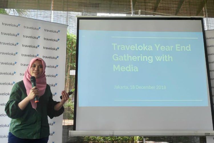 Kurnia Rosyada, Vice President of Marketing Traveloka saat memaparkan fitur baru Traveloka dalam acara Year and Gathering with Media di Jakarta,  Selasa (18/12/2018).  