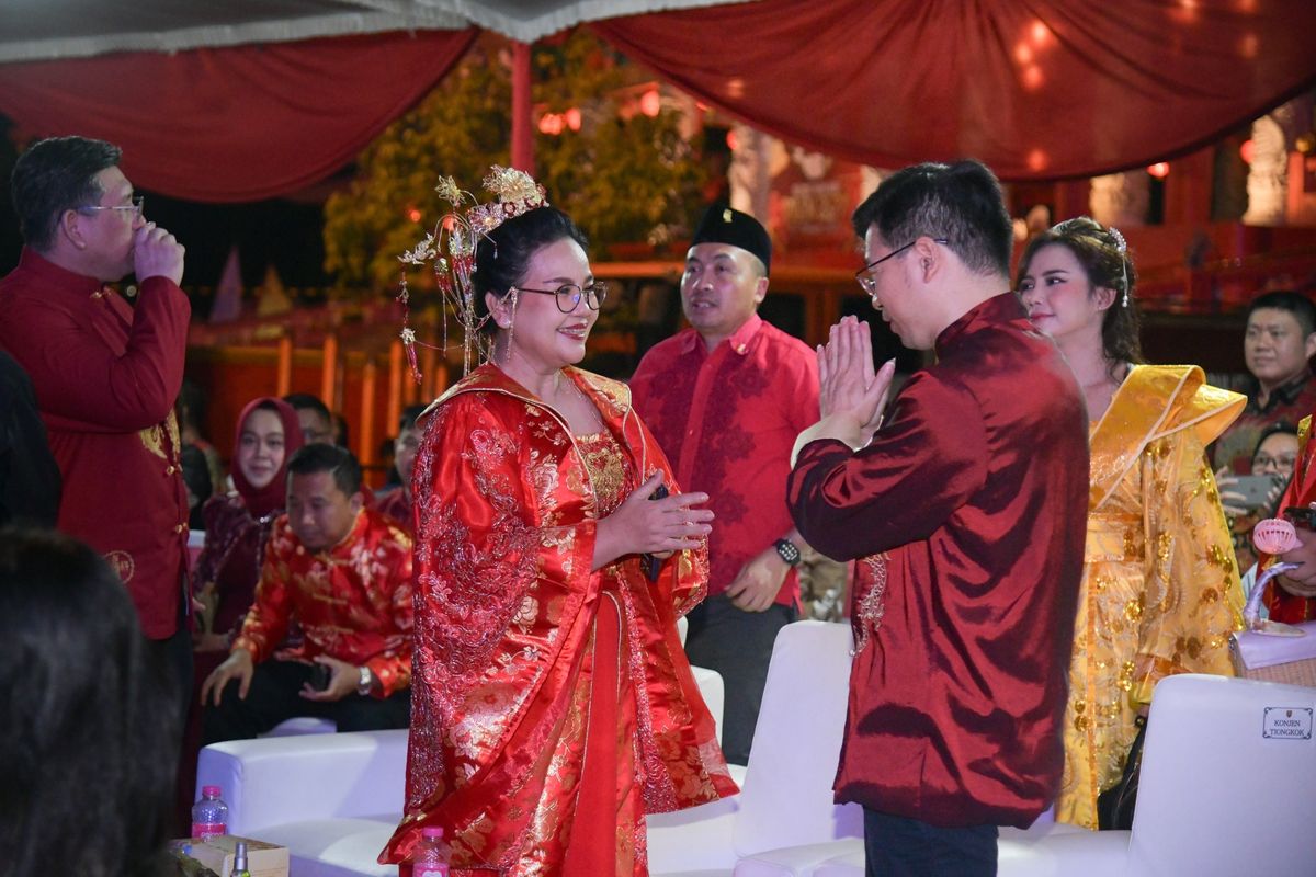 Wali Kota Agustina Wilujeng saat menghadiri perayaan Imlek Vaganza 2026 di Klenteng Agung Sam Poo Kong, Kota Semarang, Jawa Tengah, Minggu (15/2/2026).