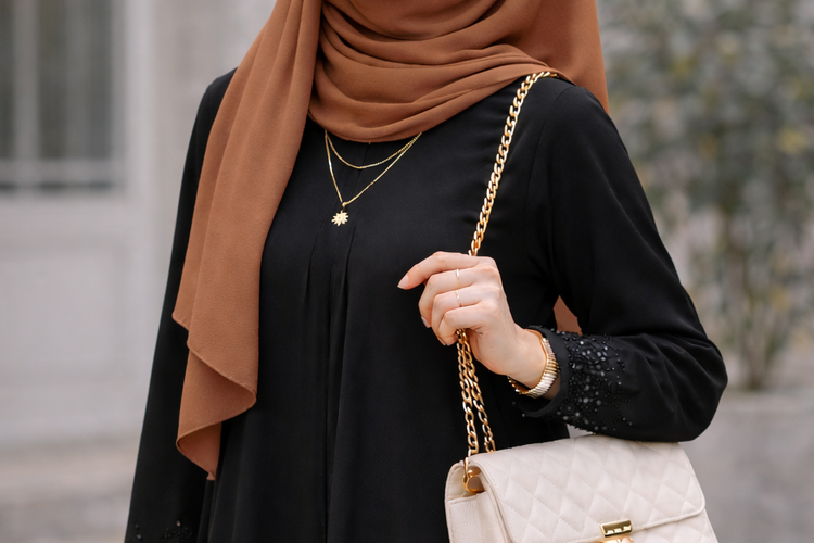 Tren Ramadhan 2026: Padu Padan Gamis Hitam dengan Warna Hijab, Coklat Milo Kalem dan Manis.
