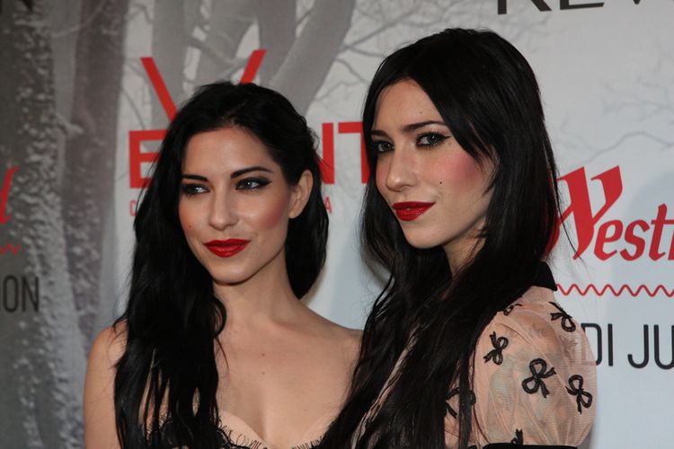 The Veronicas, duo pop asal Australia.