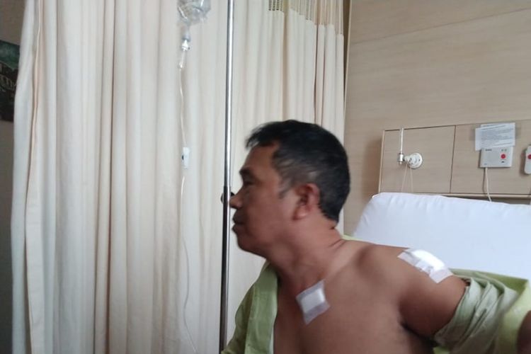 Kapolsek Menes Kompol Dariyanto saat menceritakan kronologi penusukan terhadap Wiranto di Alun - alun Menes. Dariyanto juga menjadi korban dan saat ini tengah dirawat di RS Sari Asih Kota Serang, Jumat (11/10/2019).