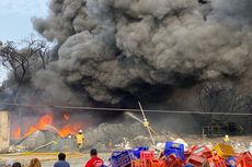 Lapak Daur Ulang Plastik di Kalideres Kebakaran, Api Masih Berkobar 