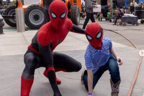 Tepati Janji, Tom Holland Ajak Penggemar ke Lokasi Spider-Man: No Way Home
