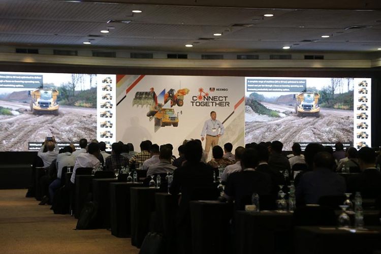 Pemaparan materi oleh panelis pada IEE 2019. 

