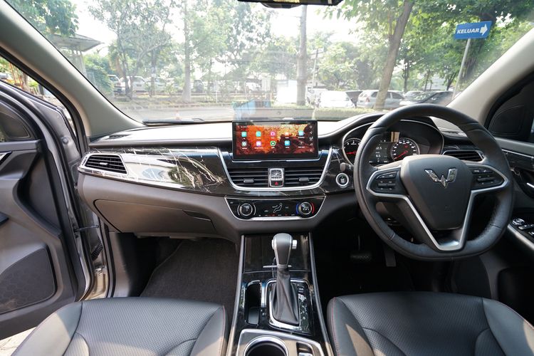 Interior Wuling Cortez