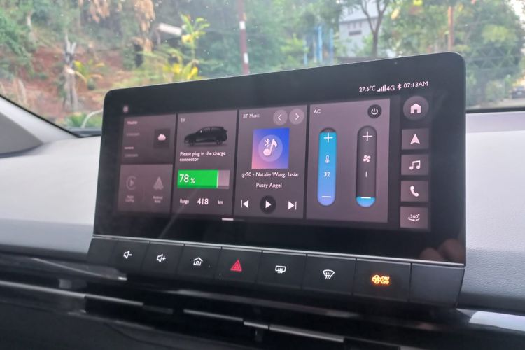 Layar head unit mobil listrik MG4 EV