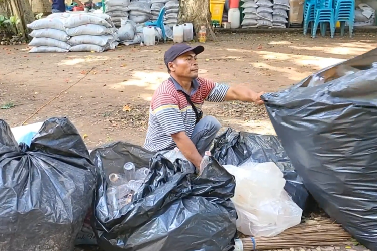 Sistem pengolahan sampah di Bank Sampah Unsyiah, Aceh. 