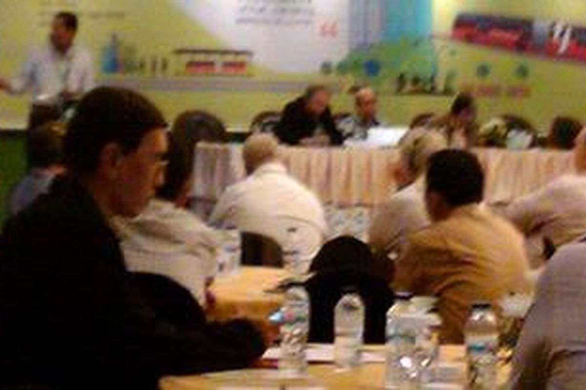 Seminar dan Pameran Transjakarta, Bike Sharing and Greenways dengan tema 