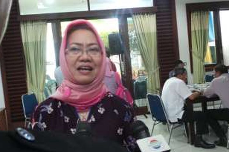 Peneliti dari Lembaga Ilmu Pengetahuan Indonesia (LIPI) Siti Zuhro saat menghadiri diskusi yang diselenggarakan MMD Initiative, di Matraman, Jakarta Pusat, Rabu (30/3/2016).