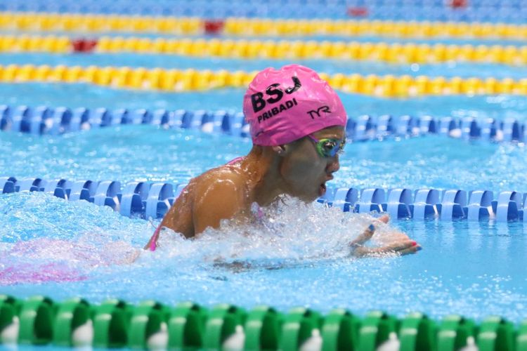 Elysha Chloe Pribadi dinobatkan sebagai perenang terbaik kelompok umur 2 (14-15 tahun) di ajang 3rd Indonesia Open Aquatic Championship atau IOAC 2019 yang berlangsung di Stadion Akuatik, Gelora Bung Karno Jakarta, 13-17 Desember 2019. 