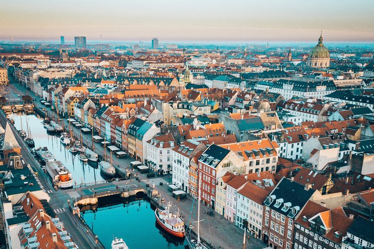Ilustrasi pemandangan kota Kopenhagen, Denmark. 