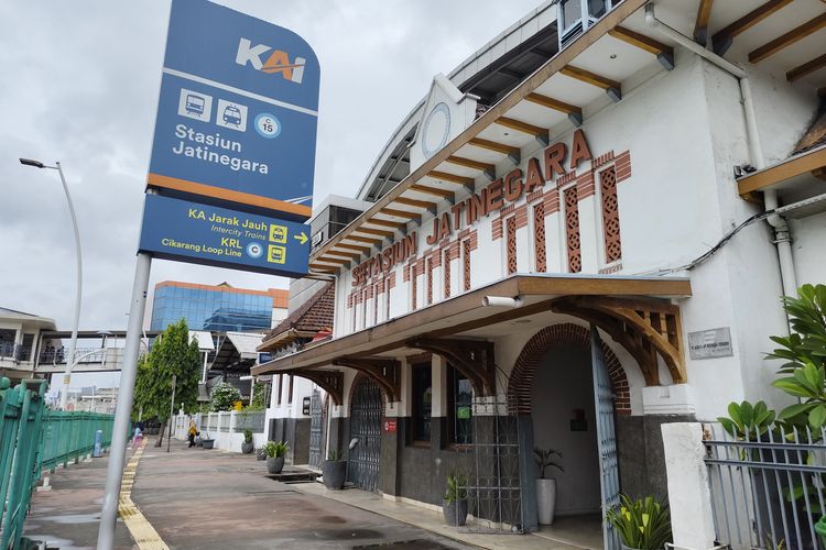 Hindari Macet Monas, Penumpang KA Gambir Disarankan Naik dari Stasiun Jatinegara Hari Ini