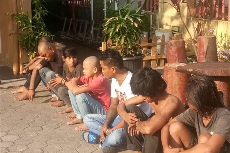 Tujuh anak jalanan yang menyerang Satpol PP Padang diamankan di Kantor Satpol PP Padang, Jumat (6/7/2019)