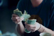 Simak 4 Tips Mengelola Uang Saat Liburan ke Luar Negeri 