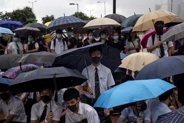Siswa sekolah melakukan boikot dengan membolos di hari pertama sekolah dalam aksi protes yang berlangsung di Hong Kong, pada 2 September 2019.