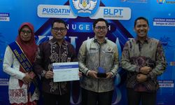 Optimalkan Digitalisasi Pembelajaran, Bupati HST Terima Anugerah Kihajar 2023 dari Kemendikbudristek