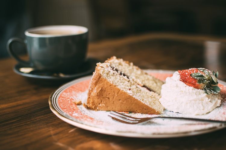 Makanan tinggi gula, seperti kue-kue kering dan muffin, dapat menjadi makanan penyebab perut buncit.