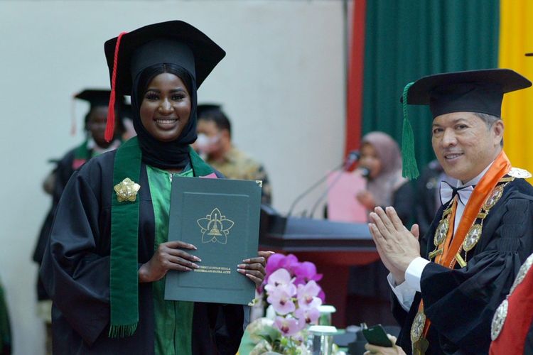 Salah satu mahasiswa asing dari benua Afrika yang diwisuda pada wisuda Universitas Syiah Kuala (USK), Rabu (24/5/2023).