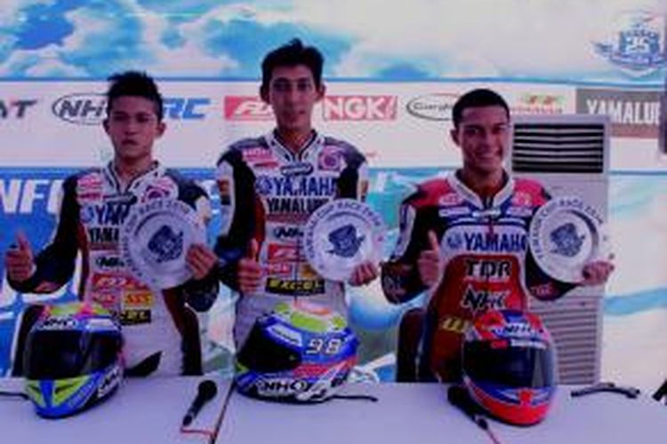 Para pebalap yang hadir pada konferensi pers final Yamaha Cup Race.