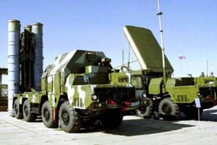 Sistem pertahanan rudal anti pesawat S-300 buatan Rusia yang dipesan Iran tahun 2010, namun kemudian dibatalkan