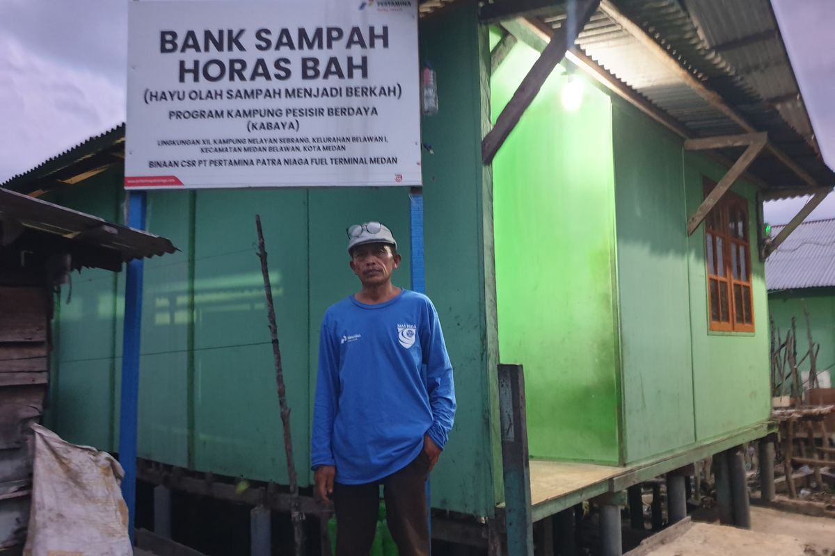 Burhanuddin Saragih saat ditemui di Kampung Nelayan Seberang, Lingkungan XII, Kelurahan Belawan I, Kecamatan Medan Belawan, Kota Medan pada Senin (28/10/2024).