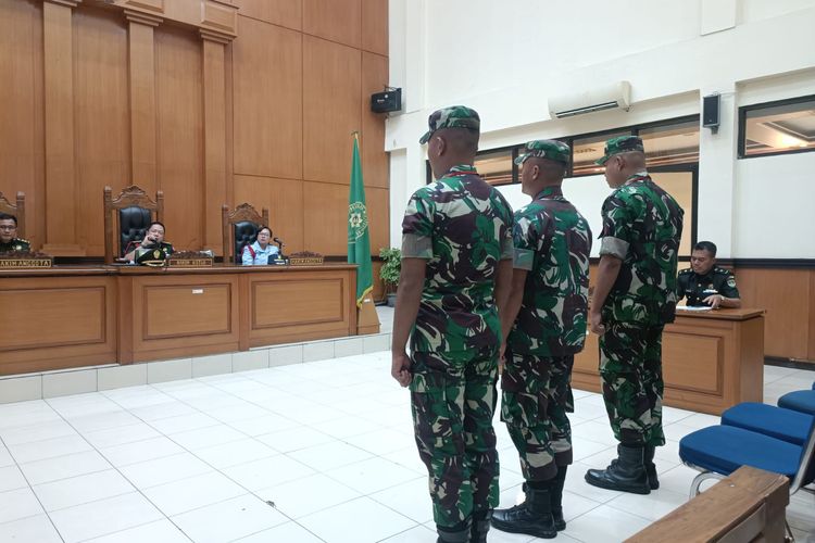 Sidang pembacaan tuntutan terhadap tiga anggota TNI yang membunuh seorang penjual obat bernama Imam Masykur di Pengadilan Militer II-08 Jakarta, Cakung, Jakarta Timur, Senin (27/11/2023).