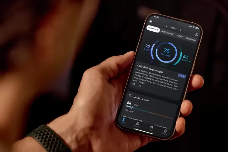 Amazfit Active Max turut memperkenalkan metrik baru bernama BioCharge. Fitur ini berfungsi memantau tingkat energi tubuh berdasarkan aktivitas, intensitas latihan, pemulihan, dan tingkat stres sepanjang hari. Konsepnya mirip dengan fitur Readiness milik Fitbit atau Body Battery dari Garmin, yang membantu pengguna menentukan waktu latihan paling optimal.