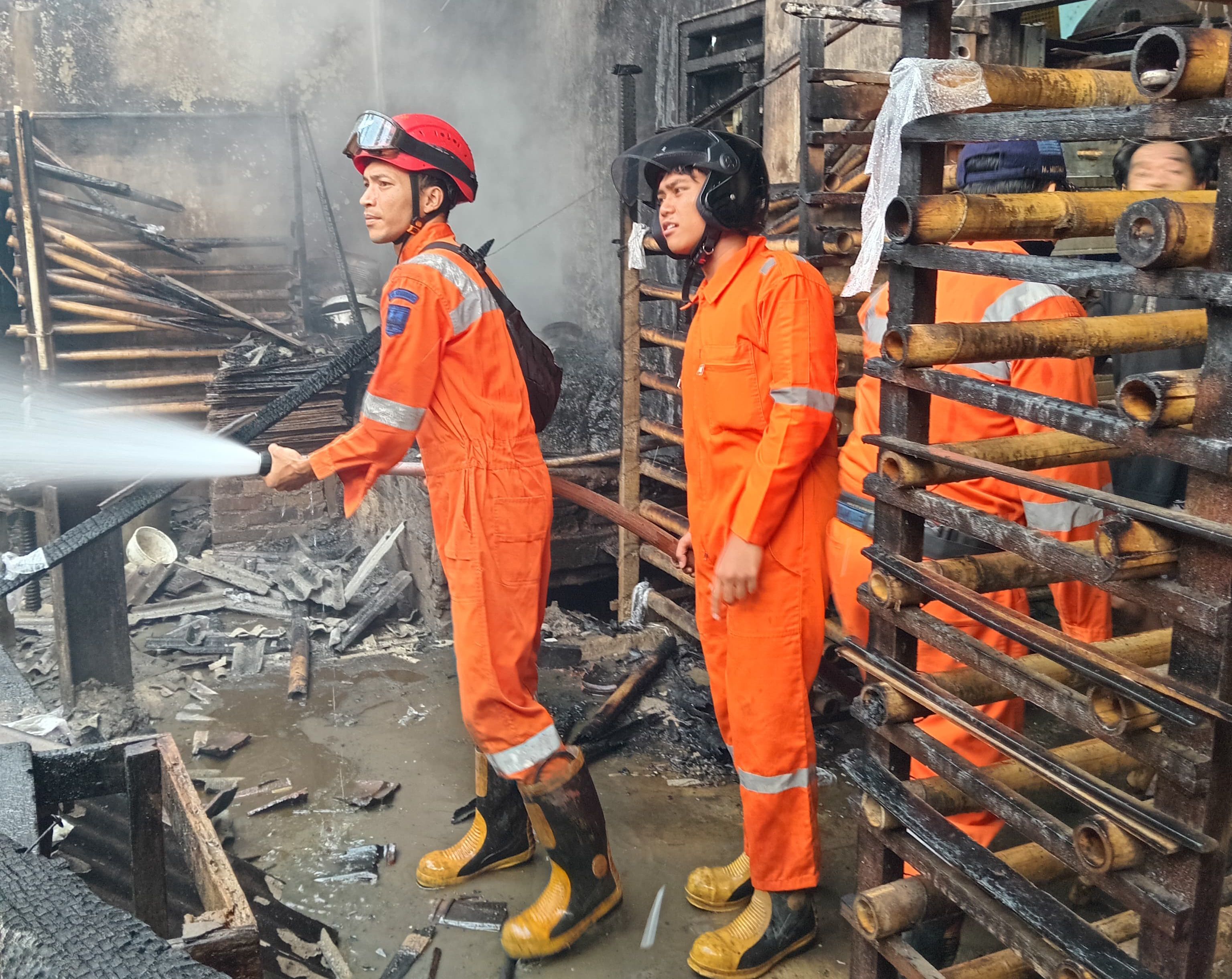 Cerobong Asap Terbakar, Pabrik Tahu di Kabupaten Semarang Ludes Dilalap Api