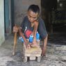 Kisah Turiyan, Lumpuh dan Beraktivitas Memakai Mobil-mobilan