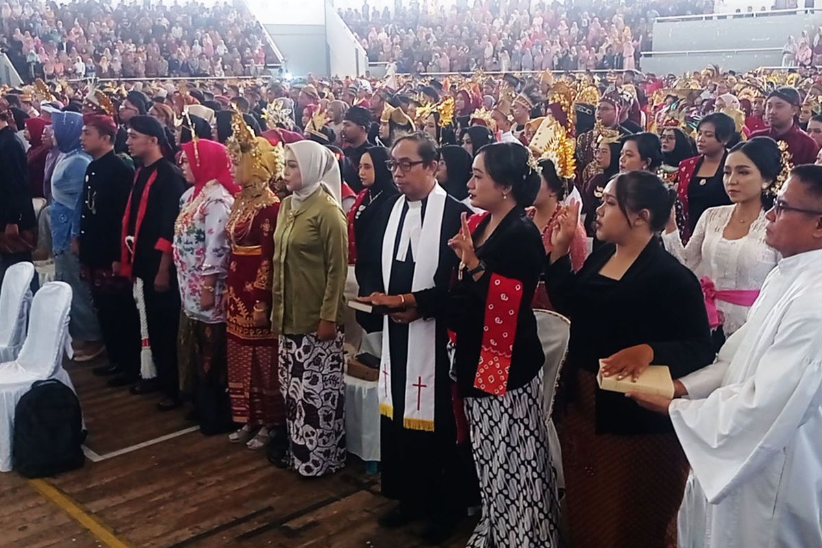 PJ Bupati Magetan Hergunadi melantik 1.432 tenaga Pegawai Pemerintah dengan Perjanjian Kerja P3K yang terdiri dari 1.128 orang merupakan P3K dibidang pendidikan, 206 orang merupakan P3K dibidang kesehatan dan 98 orang merupakan P3K dibidang teknis di GOR Ki Mageti.