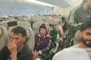 Ratusan Jemaah Umrah Tertahan di Singapura, Agen Travel Minta Pesawat Dialihkan ke Kertajati