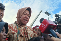 Bakti Sosial ke Pulau Kei Besar, Risma Serap Aspirasi Warga dan Berikan Solusi