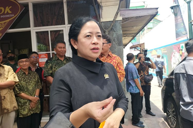 Ketua Dewan Perwakilan Rakyat (DPR) Republik Indonesia (RI) Puan Maharani, blusukan ke Kampung Batik Kauman, Kota Solo, Jawa Tengah, pada Minggu (2/10/2022).
