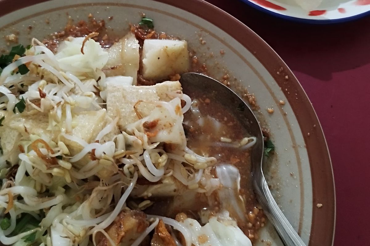 Kupat Tahu vs Tahu Kupat: Perbedaan Mendasar yang Sering Salah Kaprah