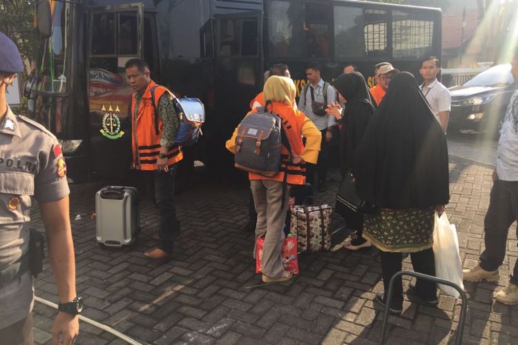 18 tersangka suap APBD Kota Malang dititipkan ke Rutan Kejati Jatim dan Rutan Medaeng