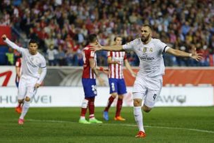 Selebrasil Karim Benzema saat mengantarkan Real Madrid unggul atas Atletico Madrid, Minggu (4/10/2015). 