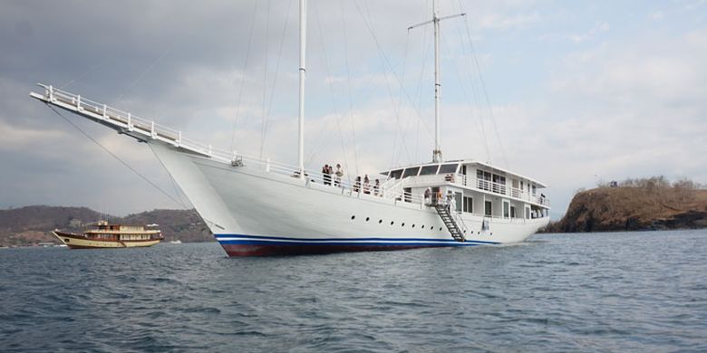 Lako Dia, kapal phinisi milik Ayana Komodo Resort, Labuan Bajo, Kabupaten Manggarai Barat, Nusa Tenggara Timur, Sabtu (15/9/2018).